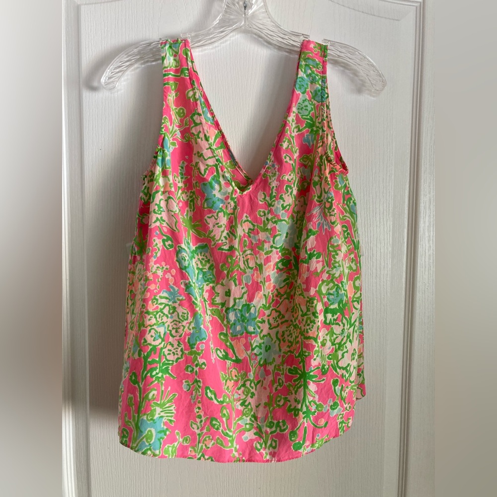 Lilly Pulitzer V Neck Silk Top. SZ Small Floral Print 100% Silk